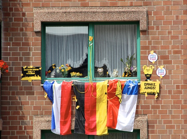 劉易斯認為哈蘭德上賽季表現優異 年僅18歲就參加歐冠比賽令人興奮.